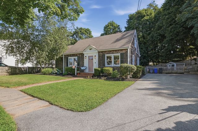 8 Elmwood Circle, Peabody, MA 01960