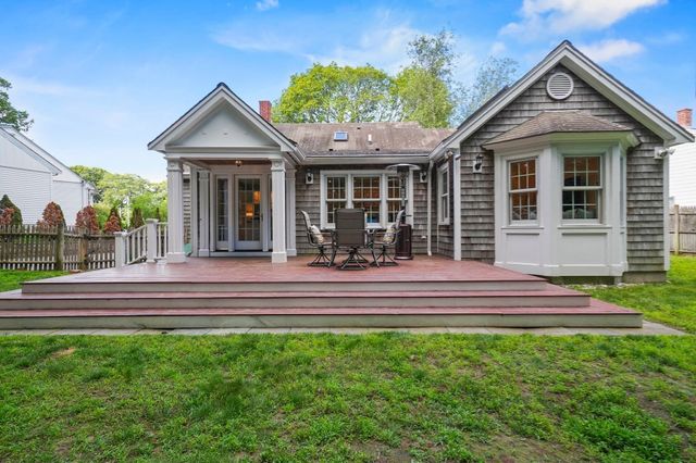 8 Elmwood Circle, Peabody, MA 01960