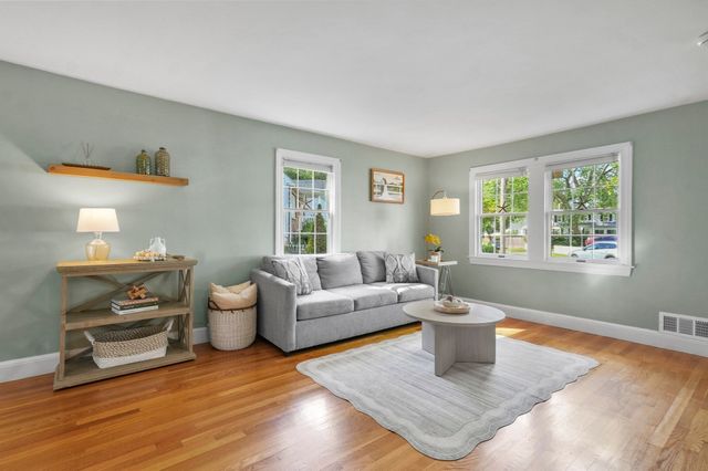 8 Elmwood Circle, Peabody, MA 01960