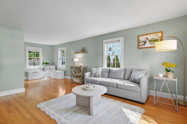8 Elmwood Circle, Peabody, MA 01960