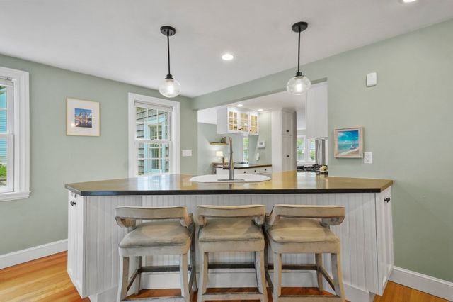8 Elmwood Circle, Peabody, MA 01960