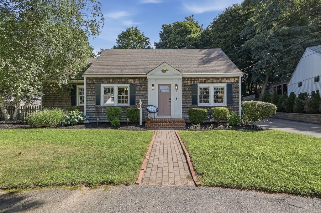 8 Elmwood Circle, Peabody, MA 01960