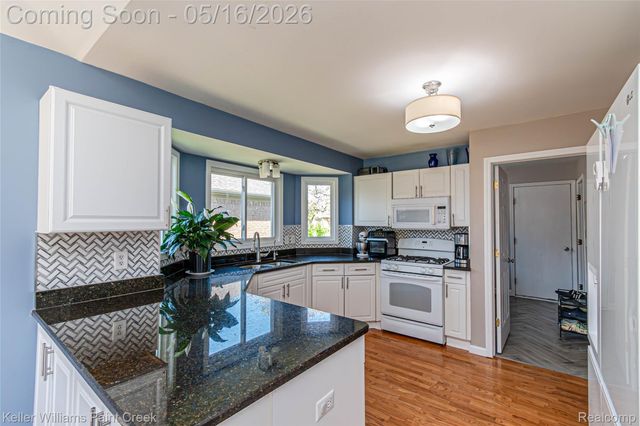 35452 Saint Clair Drive, New Baltimore, MI 48047