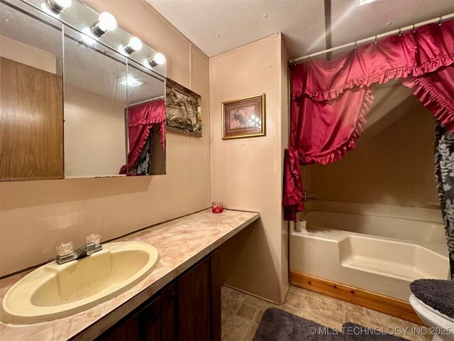 16807 Elliott Street, Madill, OK 73446