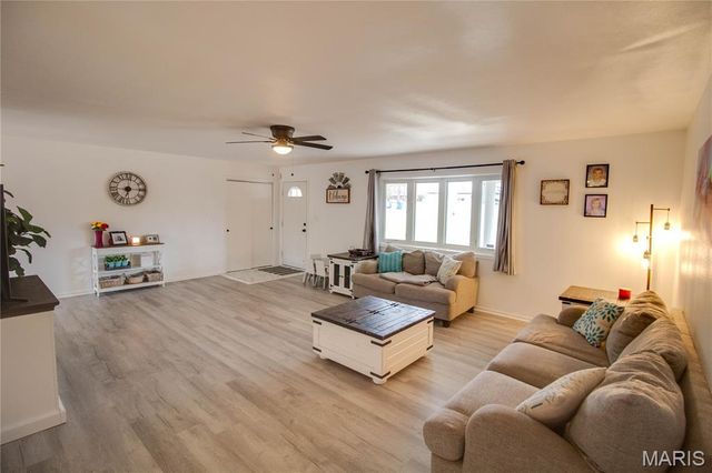 2190 Morning Star Drive, Alton, IL 62002