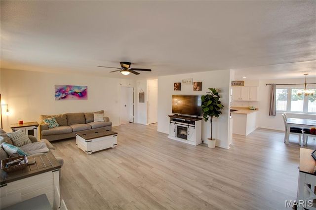 2190 Morning Star Drive, Alton, IL 62002