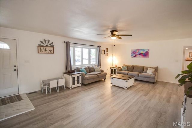 2190 Morning Star Drive, Alton, IL 62002