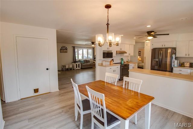 2190 Morning Star Drive, Alton, IL 62002