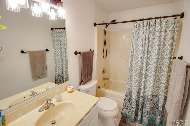 2190 Morning Star Drive, Alton, IL 62002