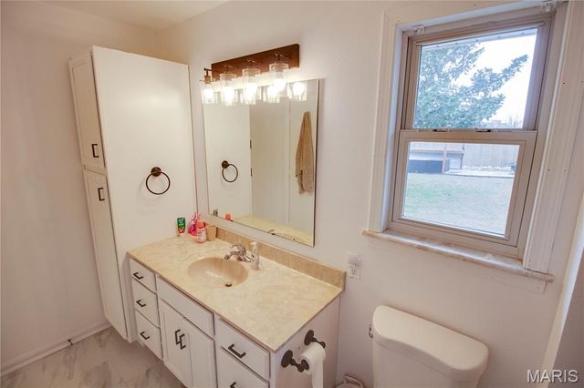 2190 Morning Star Drive, Alton, IL 62002