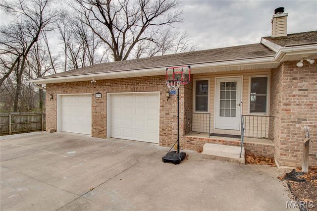 2190 Morning Star Drive, Alton, IL 62002