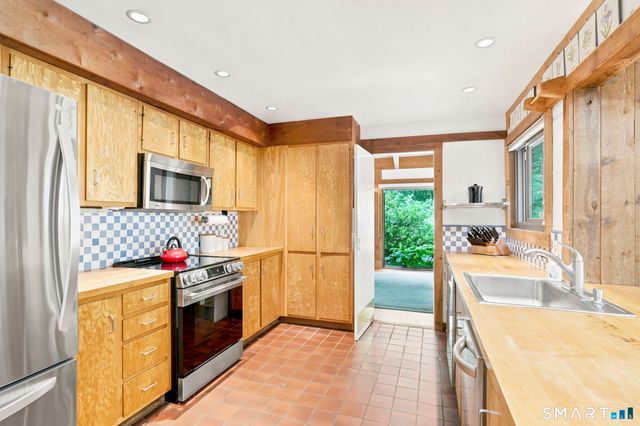11 Fire Hill Lane, Redding, CT 06896