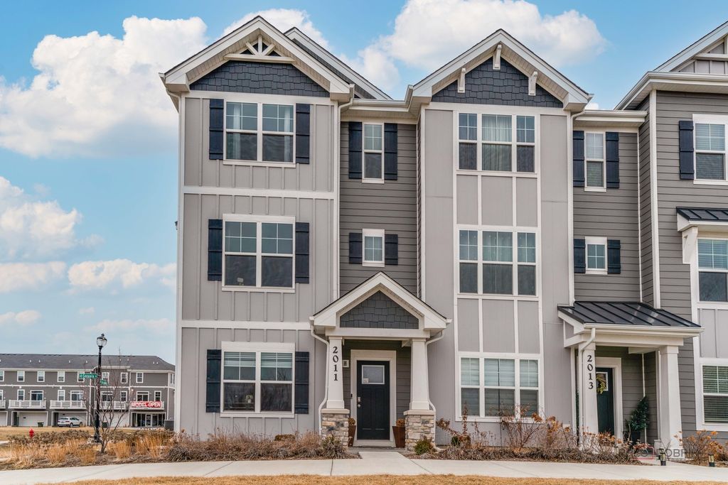 2011 Sequoia Avenue, Mundelein, IL 60060