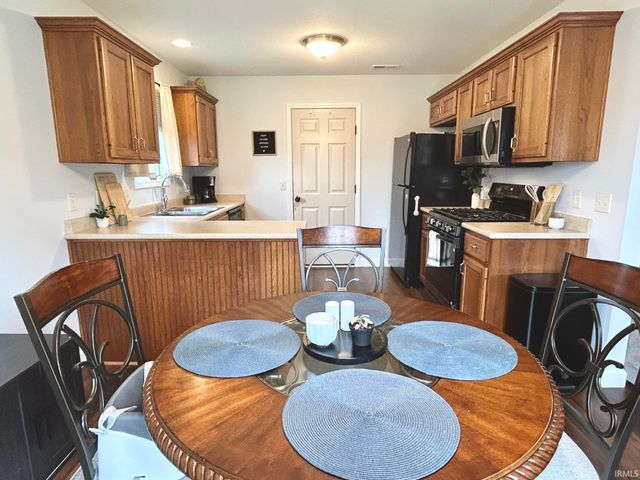 15001 Towne Gardens Drive, Huntertown, IN 46748