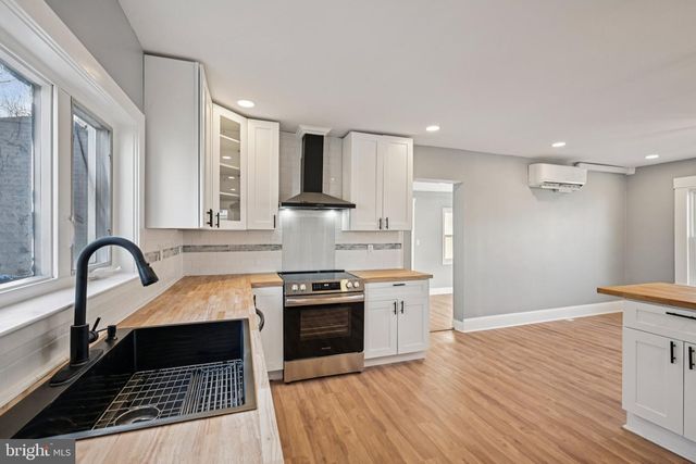 213 WHITE AVE, Marcus Hook, PA 19061