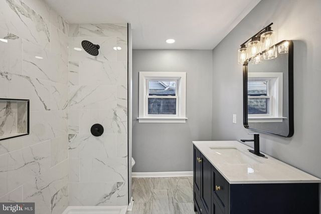 213 WHITE AVE, Marcus Hook, PA 19061