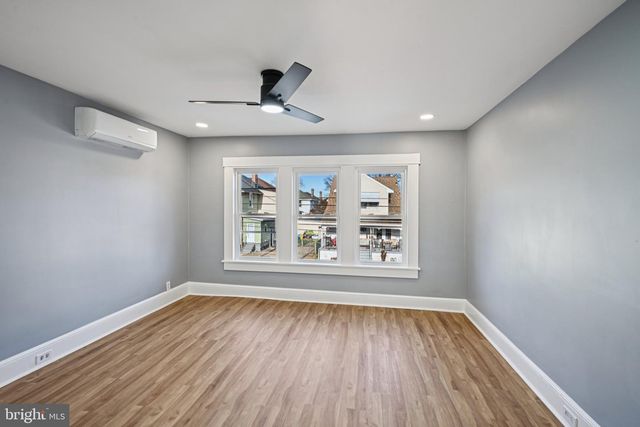 213 WHITE AVE, Marcus Hook, PA 19061