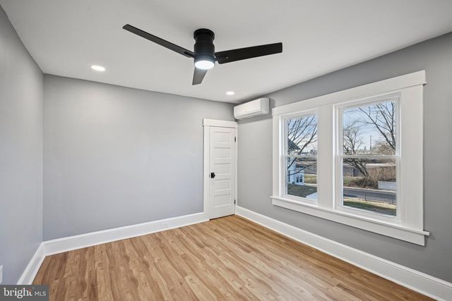 213 WHITE AVE, Marcus Hook, PA 19061