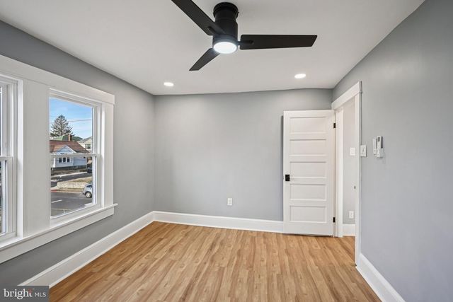 213 WHITE AVE, Marcus Hook, PA 19061