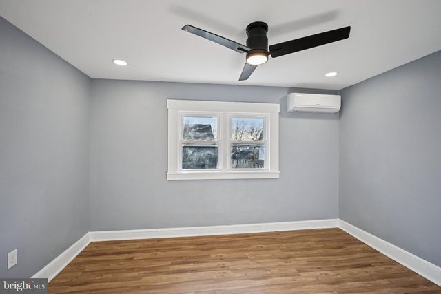 213 WHITE AVE, Marcus Hook, PA 19061