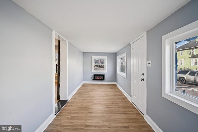 213 WHITE AVE, Marcus Hook, PA 19061