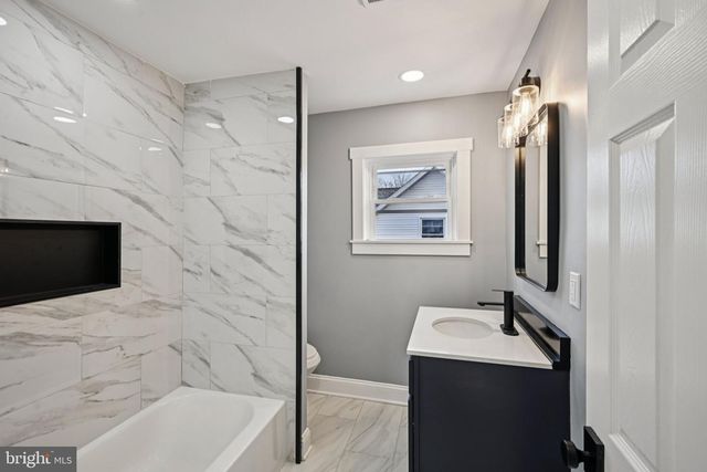 213 WHITE AVE, Marcus Hook, PA 19061