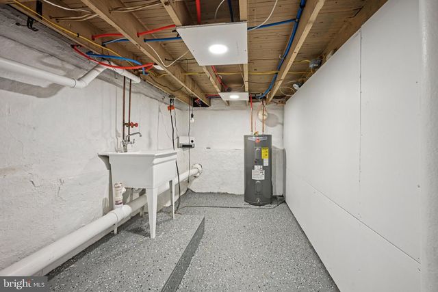 213 WHITE AVE, Marcus Hook, PA 19061