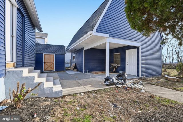 213 WHITE AVE, Marcus Hook, PA 19061