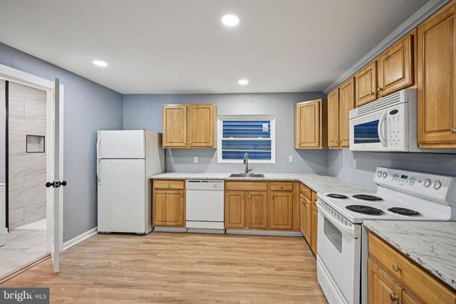 213 WHITE AVE, Marcus Hook, PA 19061