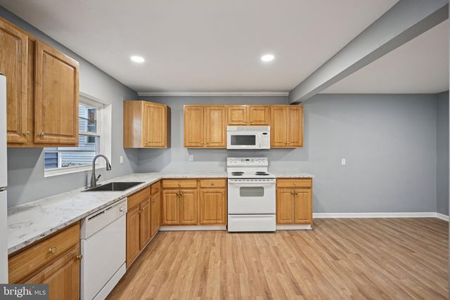 213 WHITE AVE, Marcus Hook, PA 19061