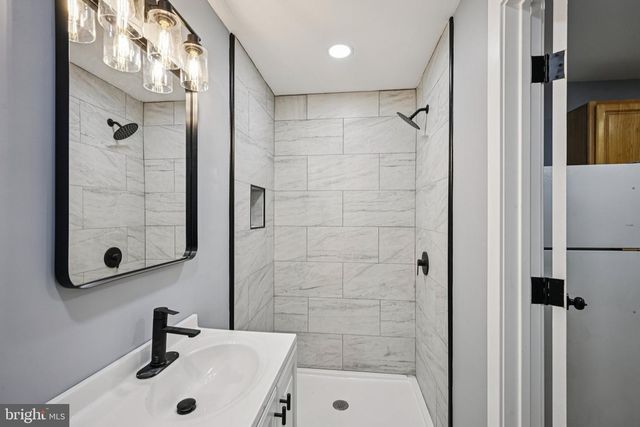 213 WHITE AVE, Marcus Hook, PA 19061