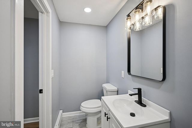 213 WHITE AVE, Marcus Hook, PA 19061