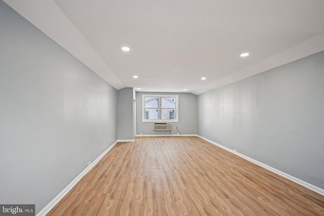 213 WHITE AVE, Marcus Hook, PA 19061