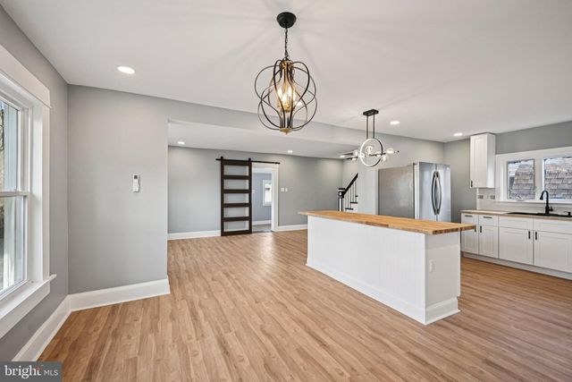 213 WHITE AVE, Marcus Hook, PA 19061