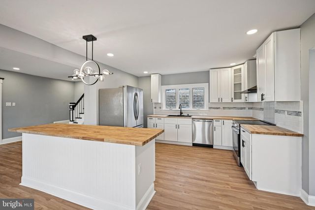 213 WHITE AVE, Marcus Hook, PA 19061