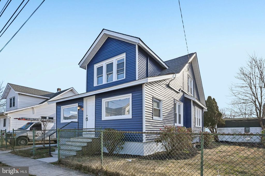 213 WHITE AVE, Marcus Hook, PA 19061