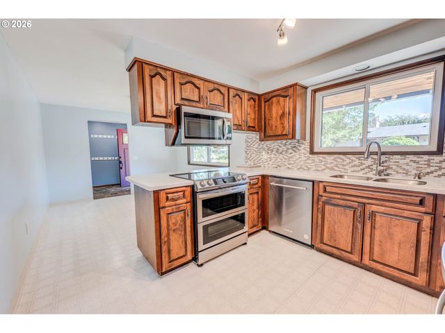 20775 Sw VIENNA Dr, Beaverton, OR 97078