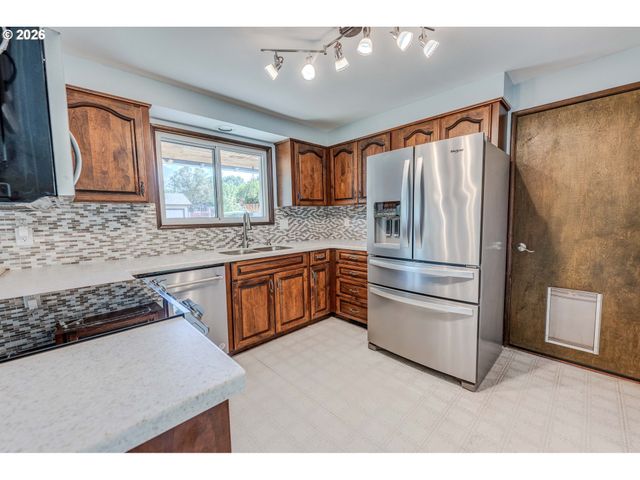 20775 Sw VIENNA Dr, Beaverton, OR 97078