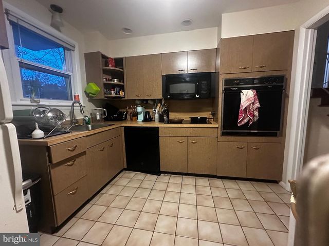 9213 SAINT ANDREWS PL, College Park, MD 20740