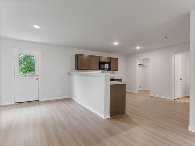 312 N Orange Street, Sweeny, TX 77480