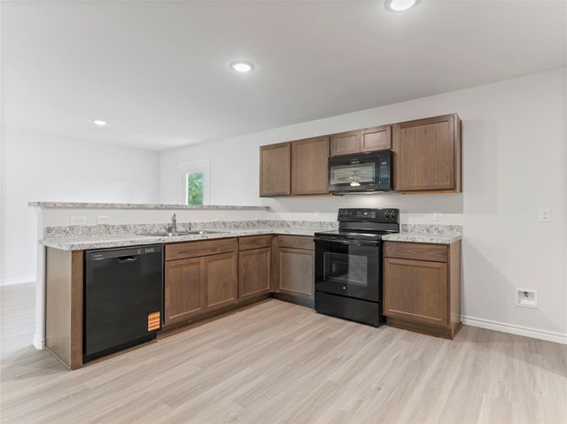 312 N Orange Street, Sweeny, TX 77480