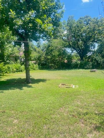 505 W Earl Street, Cleburne, TX 76033