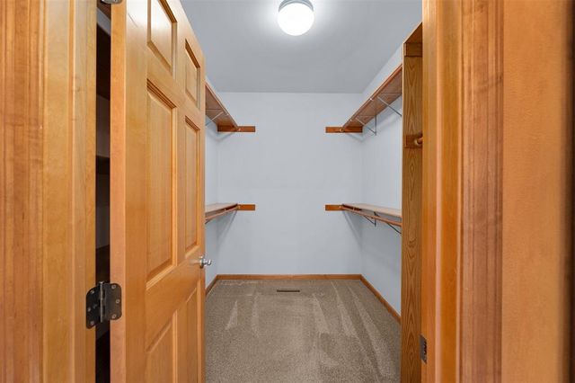 3521 Glen Way, Eau Claire, WI 54701