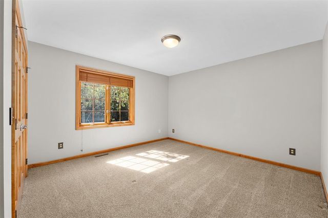 3521 Glen Way, Eau Claire, WI 54701
