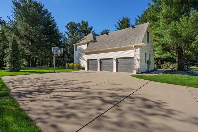 3521 Glen Way, Eau Claire, WI 54701