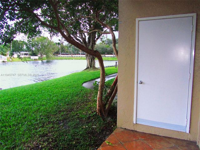 1731 NW 96th Ter 2J, Pembroke Pines, FL 33024