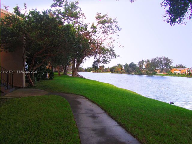 1731 NW 96th Ter 2J, Pembroke Pines, FL 33024