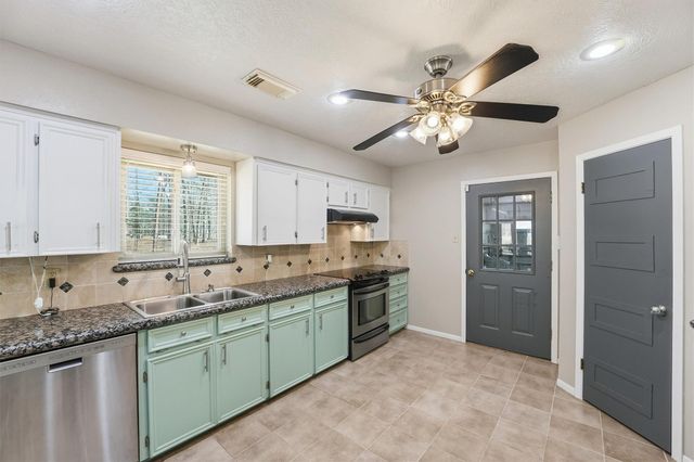 168 County Road 648, Dayton, TX 77535