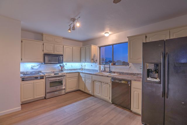 174 Entranosa, Sandia Park, NM 87047