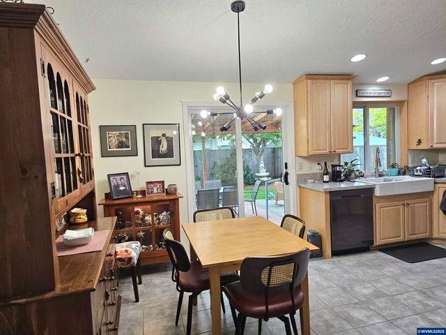 4814 Southstar Ct NE, Salem, OR 97305